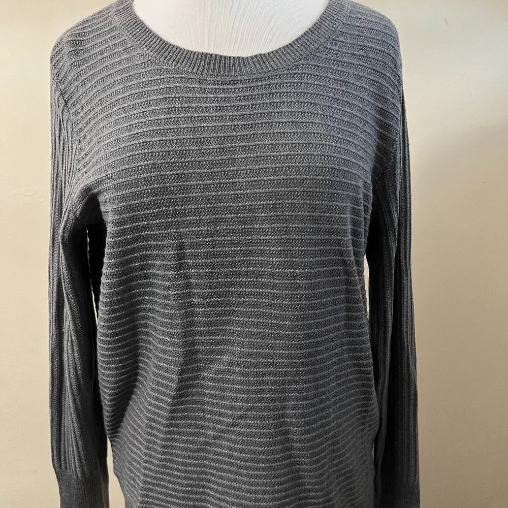New York and Company SoHo Jeans gray sweater with open back